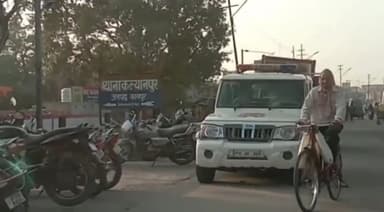 कानपुर: कल्याणपुर रेलवे क्रॉसिंग पर रेलवे ट्रैक पार करते वक्त ट्रेन की चपेट में आया युवक, मौके पर हुई दर्दनाक मौत