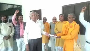 हसनपुर: गांव सहेलिया में होने वाली प्रज्ञा पुराण के दौरान प्रशासनिक व्यवस्थाओं की मांग को लेकर भाकियू संघ ने SDM को सौंपा ज्ञापन