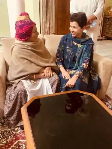 दौलतपुरिया फार्महाऊस पर आदरणीय बहन  Kumari Selja जी ने माता जी के स्वास्थ्य की जानकारी ली व आशीर्वाद लिया ।

#doulatpuria #bhattu #bhuna #Fatehabad #Haryana