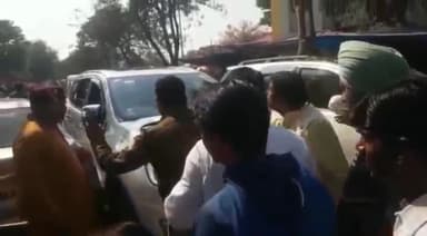 हरिद्वार: सुराज सेवादल के कार्यकर्ताओं ने मेला नियंत्रण के बाहर विधायक प्रदीप बत्रा के पीआरओ की निकाली हेकड़ी, वीडियो वायरल