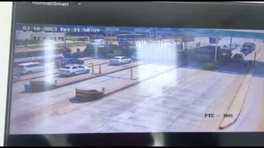 जौनपुर: टोल प्लाजा पर ट्रक ने तीन कारों को मारी टक्कर, वीडियो हुआ सोशल मीडिया पर वायरल