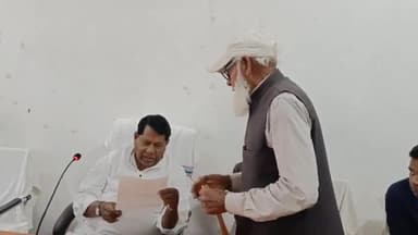 लोहरदगा: सदर अंचल कार्यालय में हुआ जनसुनवाई कार्यक्रम का आयोजन, विधायक सह मंत्री डॉ रामेश्वर उरांव हुए शामिल