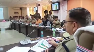 कांके: झारखंड पुलिस मुख्यालय में डीजीपी सभी जिलों के एसपी और मुख्यालय के अधिकारियों के साथ कर रहे हाई लेवल मीटिंग