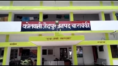 नवाबगंज: चंद्रा बुक डिपो के सामने अचानक अज्ञात कारणों के चलते बाइक में लगी आग, बाइक जलकर हुई राख