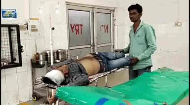 इटावा: इकदिल इलाके में बाईक अनियंत्रित होकर गिरने से एक युवक हुआ गंभीर रूप से घायल, सैफई मेडिकल कॉलेज किया रेफर