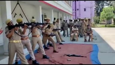 ज्ञानपुर: आज ज्ञानपुर पुलिस लाईन में 5 दिवसीय प्रशिक्षण शिविर का हुआ आयोजन, पुलिसकर्मियों को किया गया प्रशिक्षित