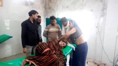 इटावा: भरथना चौराहे के पास बहू और बेटे के साथ दवा लेने इटावा आ रही महिला बाइक से गिरकर हुई घायल, जिला अस्पताल में उपचार जारी