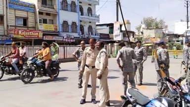 शुजालपुर: क्षेत्र में रंग पंचमी पर आज क्षेत्रीय विधायक एवं राज्यमंत्री परमार ने रहवासियों के साथ खेली होली