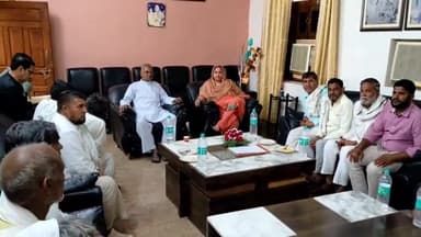 कामां: मंत्री जाहिदा खान ने कामां में अपने निवास पर की जनसुनवाई, संबंधित अधिकारियों को दिए लोगों की समस्या के समाधान के निर्देश