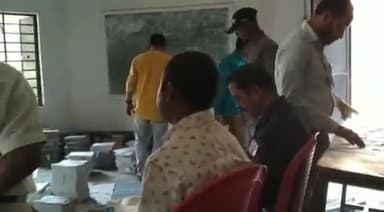 जलालगढ़: प्रखंड संसाधन केंद्र जलालगढ़ में किया गया विद्यालयवार प्रश्नपत्र सह उत्तर पुस्तिका का वितरण।