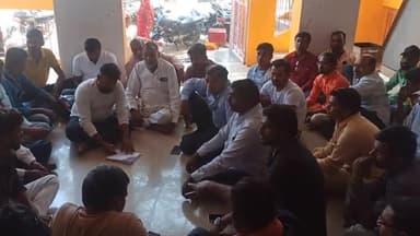 मोहम्मदगंज: मोहम्मदगंज देवी धाम मंदिर के प्रांगण में रामनवमी पूजा के भव्य आयोजन को लेकर ग्रामीणों की हुई बैठक