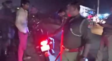 महसी: खैरीघाट थाने की पुलिस ने विभिन्न चौक चौराहों पर रूट मार्च कर संदिग्ध वाहनों को किया चेक