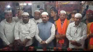 बिहपुर: मिल्की के प्रसिद्ध दाता मांगन शाह की मजार पर बिहपुर विधायक और पूर्व उद्योग मंत्री ने की चादरपोशी