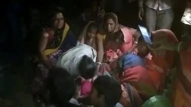 कुढ़नी: झिकटी में हुए सड़क हादसे में एक 8 वर्षीय बच्ची की हुई मौत, आक्रोशित लोगों ने किया सड़क जाम