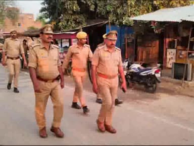 इटावा: एसएसपी के निर्देशानुसार जनपद के विभिन्न थाना क्षेत्र के अंतर्गत पुलिस बल द्वारा किया गया पैदल गश्त
