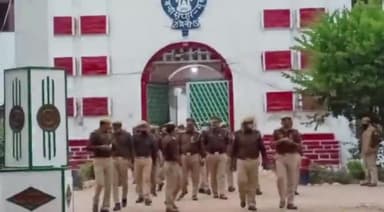 करछना: नैनी सेंट्रल जेल के उच्च सुरक्षा वाले बैरक में बंद अतीक अहमद के बेटे अली अहमद के आसपास बढ़ाई गई सुरक्षा