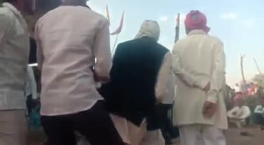 खुरई: खुरई शहर व ग्रामीण क्षेत्रों में होली के दिन से कई दिनों तक चलते हैं बुंदेली फाग गीत, नगर व गांव के लोग लेते हैं हिस्सा