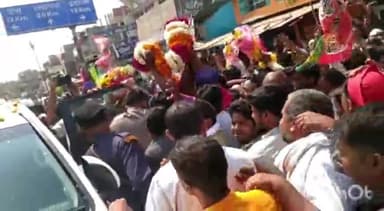 नवाबगंज: बाराबंकी में महमूदाबाद जाते समय कस्बा कुर्सी में सपा कार्यकर्ताओं ने सपा अध्यक्ष अखिलेश यादव का किया भव्य स्वागत