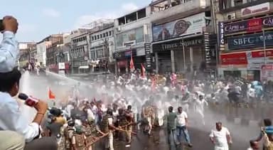 राजभवन घेराव में कांग्रेस के प्रदर्शन पर रंगमहल पर पुलिस ने वाटर कैनन चलाई ।