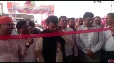 शिकोहाबाद: कस्वा मक्खनपुर में लगाई गई विशाल आकर्षण प्याऊ पूर्व विधायक भाजपा नेता ओमप्रकाश वर्मा ने किया फीता काटकर उदघाटन
