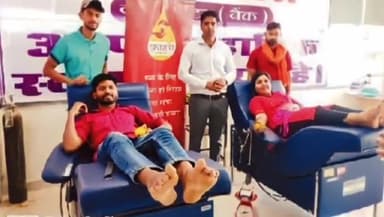 शाहपुरा: कोटपूतली में रक्तदान करते भाई-बहन