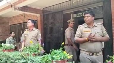करछना: अवैध धर्मांतरण मामले को लेकर पुलिस की कई टीमों ने एग्रीकल्चर यूनिवर्सिटी शुआट्स में की छापेमारी, खंगाले दस्तावेज