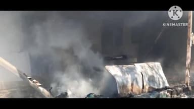 पतरातू: भुरकुंडा बिरसा चौक स्थित दुर्गा मोबाइल के गोदाम में लगी भीषण आग। स्थानीय लोगों द्वारा बुझाई गई आग