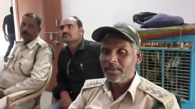 अजयगढ़: ग्रीष्म कालीन समय में वन्य प्राणियों व वनों को आग से सुरक्षित रखने की ग्रामीणों से धरमपुर रेंजर नरेश ककोडिया ने की अपील