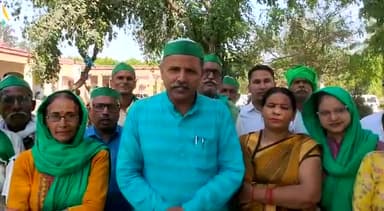 अमरोहा: कलेक्ट्रेट में भाकियू शंकर के राष्ट्रीय अध्यक्ष चौधरी दिवाकर सिंह ने गन्ना मंत्री संजय गंगवार को सौंपा मांग पत्र