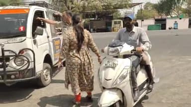 मंदसौर: महू नीमच मार्ग सेंट थॉमस स्कूल के बाहर क्षमता से अधिक स्कूली बच्चों को बैठाने वाले ऑटो चालकों पर की गई कार्रवाई