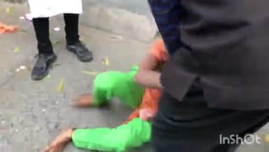 मुज़फ्फरनगर: मुजफ्फरनगर कचहरी परिसर में दिल्ली से कोर्ट मैरिज करने पहुंची ड्रामेबाज दुल्हन ने जमकर किया हंगामा, की भीड़ इकट्ठा