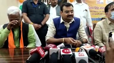 अमरोहा: प्रभारी मंत्री संजय गंगवार ने कलेक्ट्रेट सभागार में प्रेस वार्ता के दौरान पूर्व मुख्यमंत्री अखिलेश यादव पर साधा निशाना