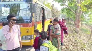 बरारी: केलाबाड़ी चौक के समीप कोचिंग से घर जा रही स्कूटी सवार छात्रा को स्कूल बस ने रौंदा, इलाज के बाद बची घायल छात्रा की जान