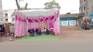 अशोक नगर: कलेक्ट्रेट के बाहर अपनी मांगों को लेकर कोटवार संघ का 5 वें दिन भी धरना रहा जारी