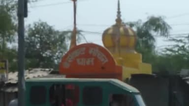 कानपुर नगर ओमपुरा क्षेत्र में मंदिर में फिल्मी गाने ना चलाया जाए जनता ने यही मांग की है मंदिर में केवल भक्ति ही गाने