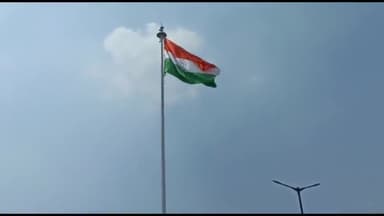 हज़ारीबाग: रेलवे स्टेशन हजारीबाग पर लगाया गया राष्ट्रीय ध्वज तिरंगा