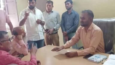 धौलपुर: जलदाय कार्यालय पर पार्षद व कॉलोनी वासियों ने व्यवस्थाओं पर जताया विरोध

पानी की समस्या से नाराज हैं लोग