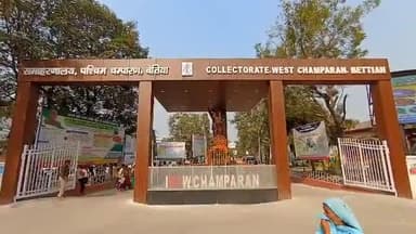 बेतिया: समाहरणालय के मुख्य द्वार पर संयुक्त ऑल इंडिया जन आंदोलन संघर्ष न्याय मोर्चा के बैनर तले किया गया धरना प्रदर्शन।