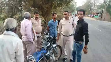 तेंदूखेड़ा: जबेरा बाईपास पर पुलिस ने की वाहन चेकिंग, दो पहिया वाहनों पर की चालानी कार्रवाई