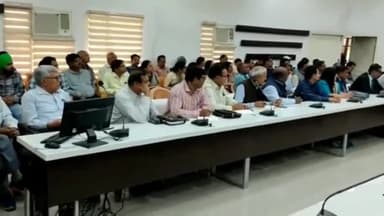 हरिद्वार: रोशनाबाद कलेक्ट्रेट सभागार में जिला अधिकारी की अध्यक्षता में अहम बैठक का हुआ आयोजन