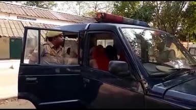 झांसी: ग्राम दुरबई में घटित डकैती की घटना में लूटे गए जेवरात एवं नगदी सहित दो बदमाशों को बड़वार बेला के पास से किया गिरफ्तार