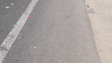 बलरामपुर समाचार बलरामपुर बहराइच 730 न के दोनों तरफपटरियों वह नेट पर हुआ अवैध कब्जा एक तरफ मोरंग बालू तू दूसरी तरफ बांस