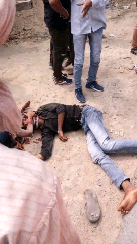 ग्राम पंचायत हेरवल निवासी बाइक सवार ग्राम तेंदुआ में अनियंत्रित होकर गिरे, हालत गंभीर, काफी देरी से पहुंची एंबुलेंस