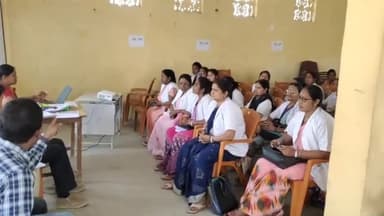 गोगरी: रेफ़रल अस्पताल गोगरी में एएनएम के साथ साप्ताहिक बैठक का किया गया आयोजन, प्रभारी चिकित्सा पदाधिकारी रहे मौजूद