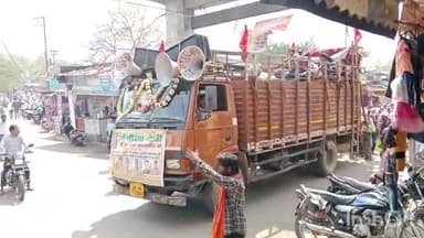 सादाबाद: राजराजेश्वरी माता केला देवी के दर्शन हेतु श्रद्धालुओं का जत्था सादाबाद से पैदल रवाना, जत्थे का जगह- जगह किया गया स्वागत