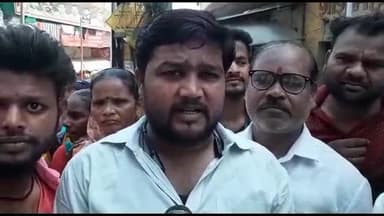 झांसी: बड़ा गांव गेट बाहर चूनाबत्ति पर पानी की समस्या को लेकर स्थानीयों ने किया चक्का जाम,देवेंद्र व अन्य ने दी जानकारी