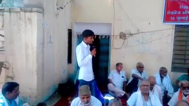 🙏रोडवेज कर्मचारियों की समस्या सुनते हुए ।।
🙏हरिओम घासीपुरा 🙏
#trendiing_news #karauli #rajsthaan