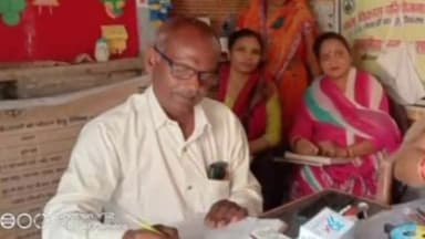 हाथरस: स्वास्थ्य विभाग ने नाई के नगला स्थित आंगनवाड़ी सेंटर पर चलाया टीकाकरण अभियान