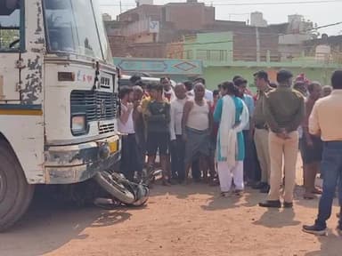 राजगीर: बिहारशरीफ-राजगीर मुख्य सड़क मार्ग पर बस की टक्कर से बाइक हुई क्षतिग्रस्त, 2 लोग घायल