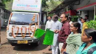 हुज़ूर: 74 बगंला से मंत्री प्रभु राम चौधरी ने 'डेंगू एवं मलेरिया जन जागरूकता रथ' को हरी झंडी दिखाकर किया रवाना